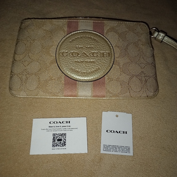 NWT Dempsey Large Corner Zip Wristlet In Signature Jacquard With Stripe & patch - Picture 4 of 11